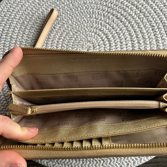 Michael Kors wristlet wallet - Picture 3 of 4